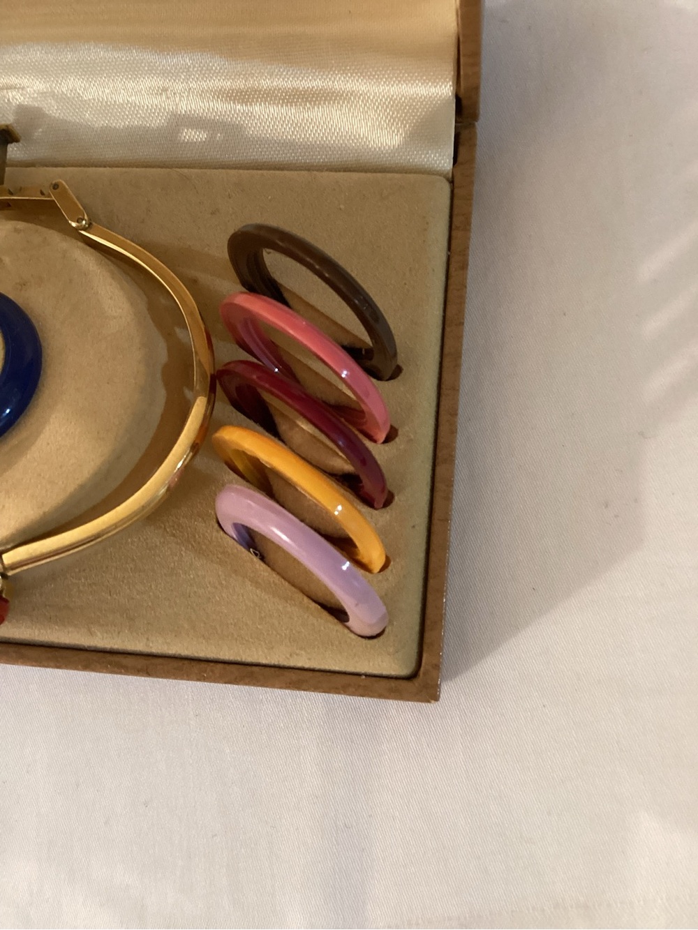 GUCCI Change Bezel 1100L Quartz Watch - Picture 4 of 14